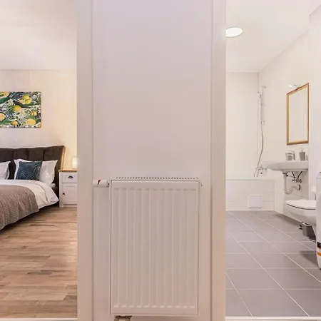 Topaz Apartment *